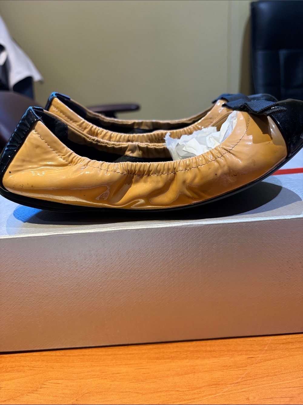 PRADA SIZE 37 Black and BEIGE Patent Leather Ballet Flats with Bow - Picture 3 of 12